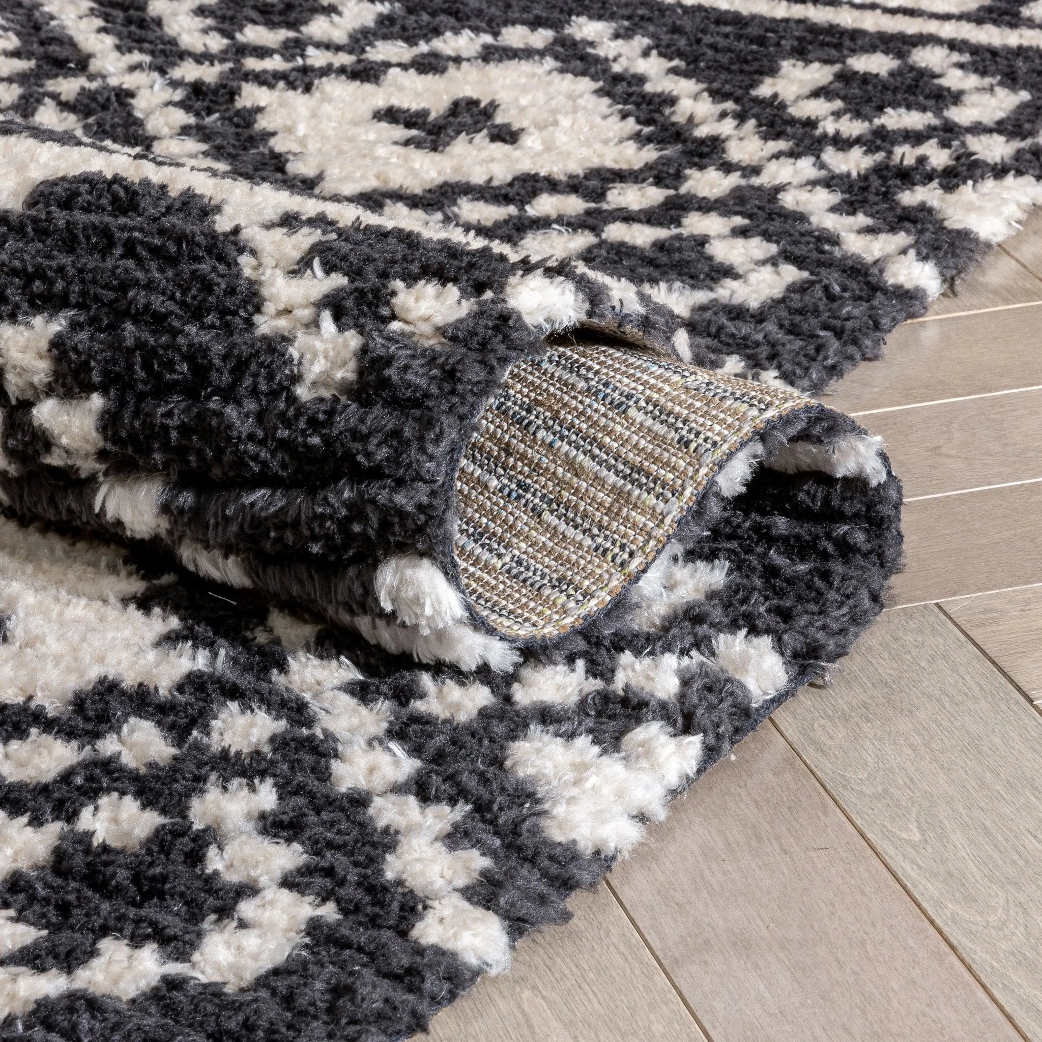 Nokomis Tribal Diamond Lattice Pattern Grey High-Low Textured Pile Rug Well Woven