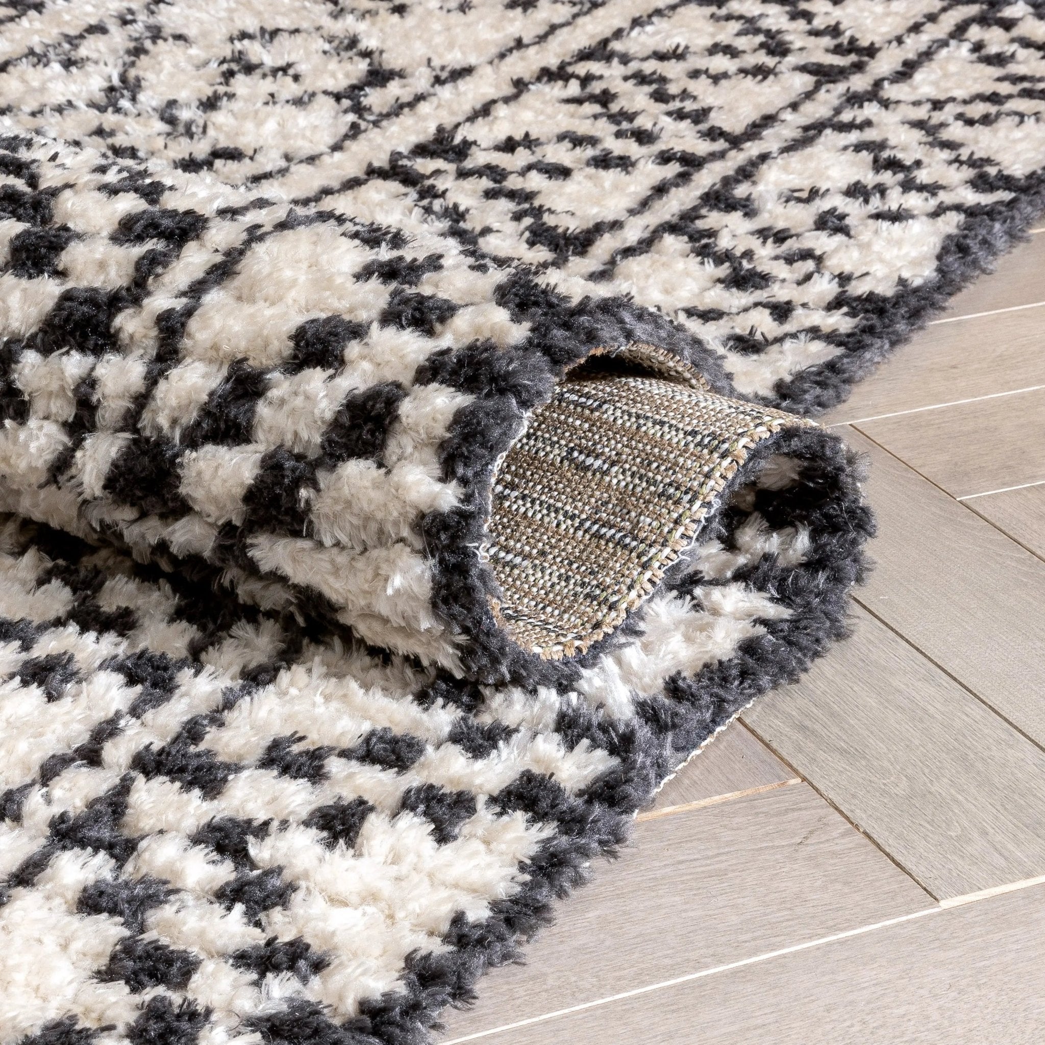 Tallulah Tribal Diamond Lattice Pattern Grey High-Low Textured Pile Rug Well Woven