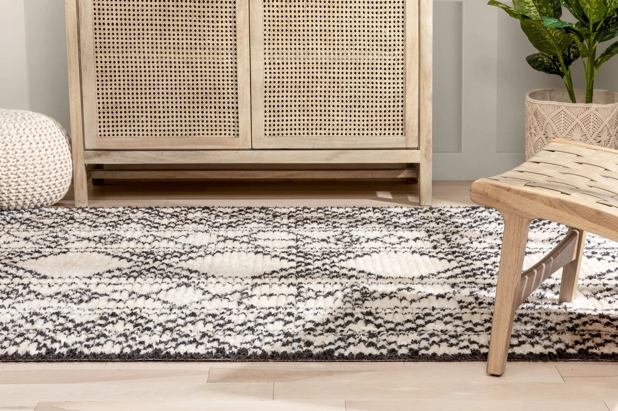 Tallulah Tribal Diamond Lattice Pattern Grey High-Low Textured Pile Rug Well Woven