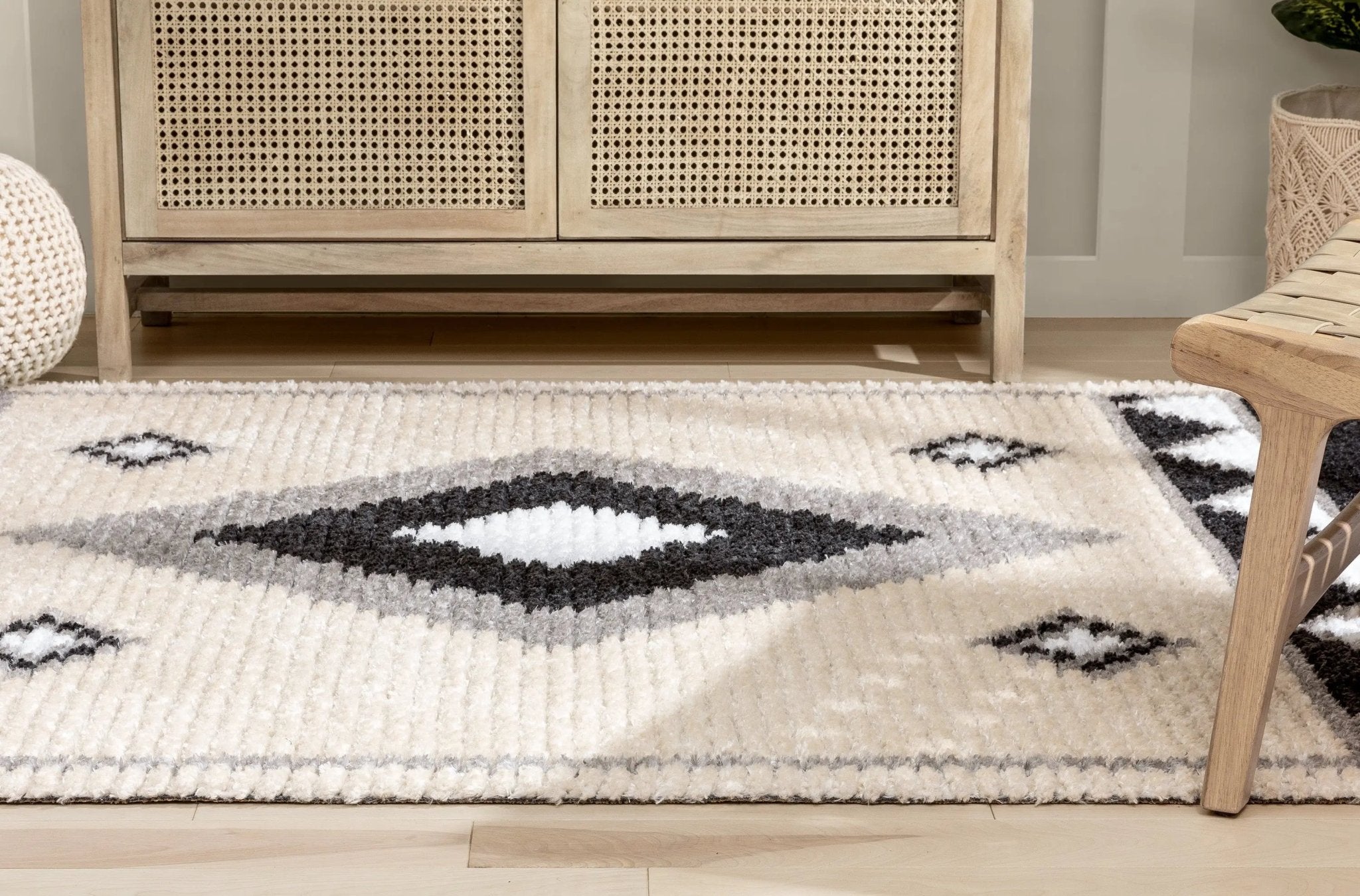Una Moroccan Diamond Medallion Pattern Grey High-Low Textured Pile Rug Well Woven