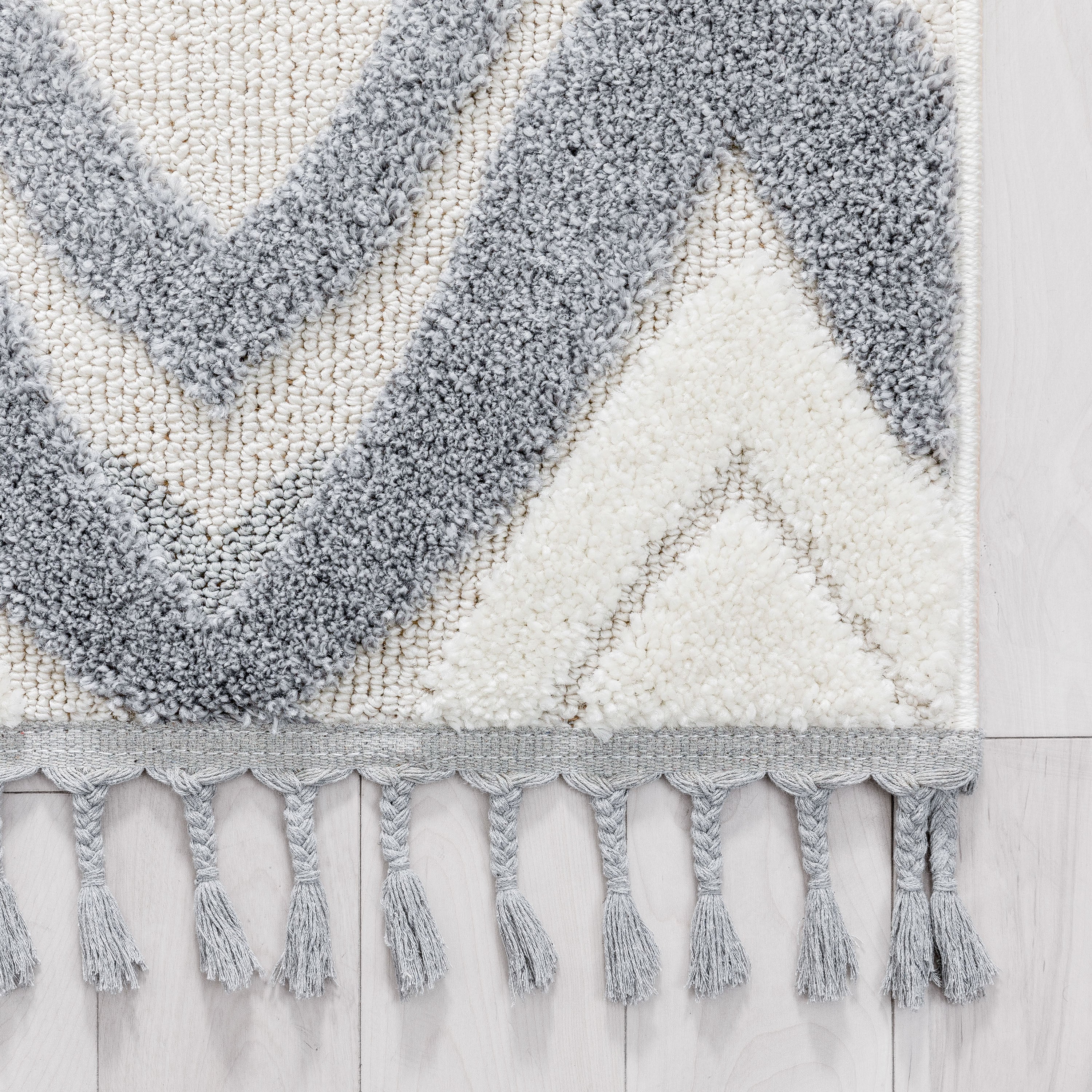 Raelynn Contemporary Chevron Zig-Zag Patter Cream Grey High-Low Textured Rug