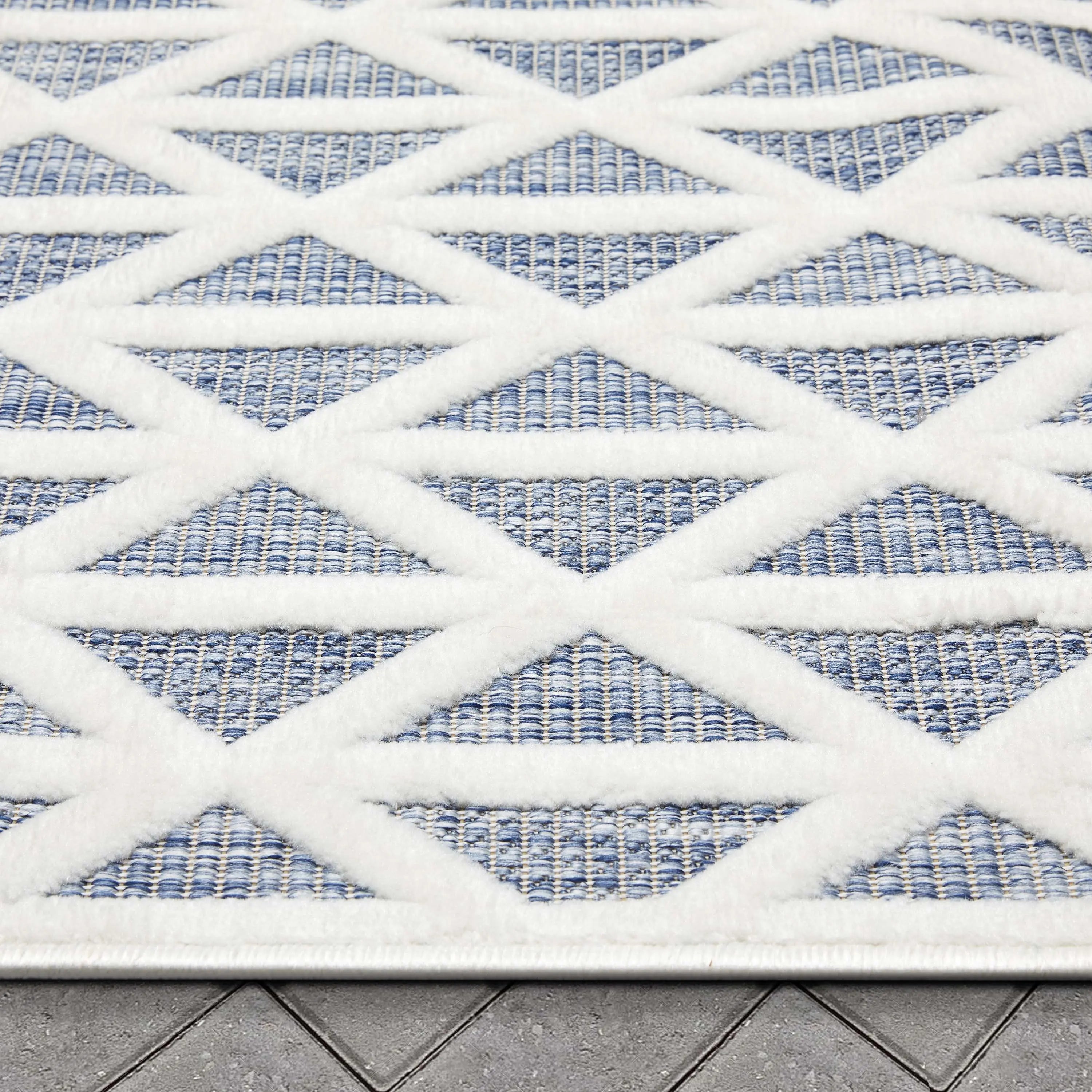 Ciel Modern Geometric Indoor/Outdoor Blue High-Low Rug Well Woven