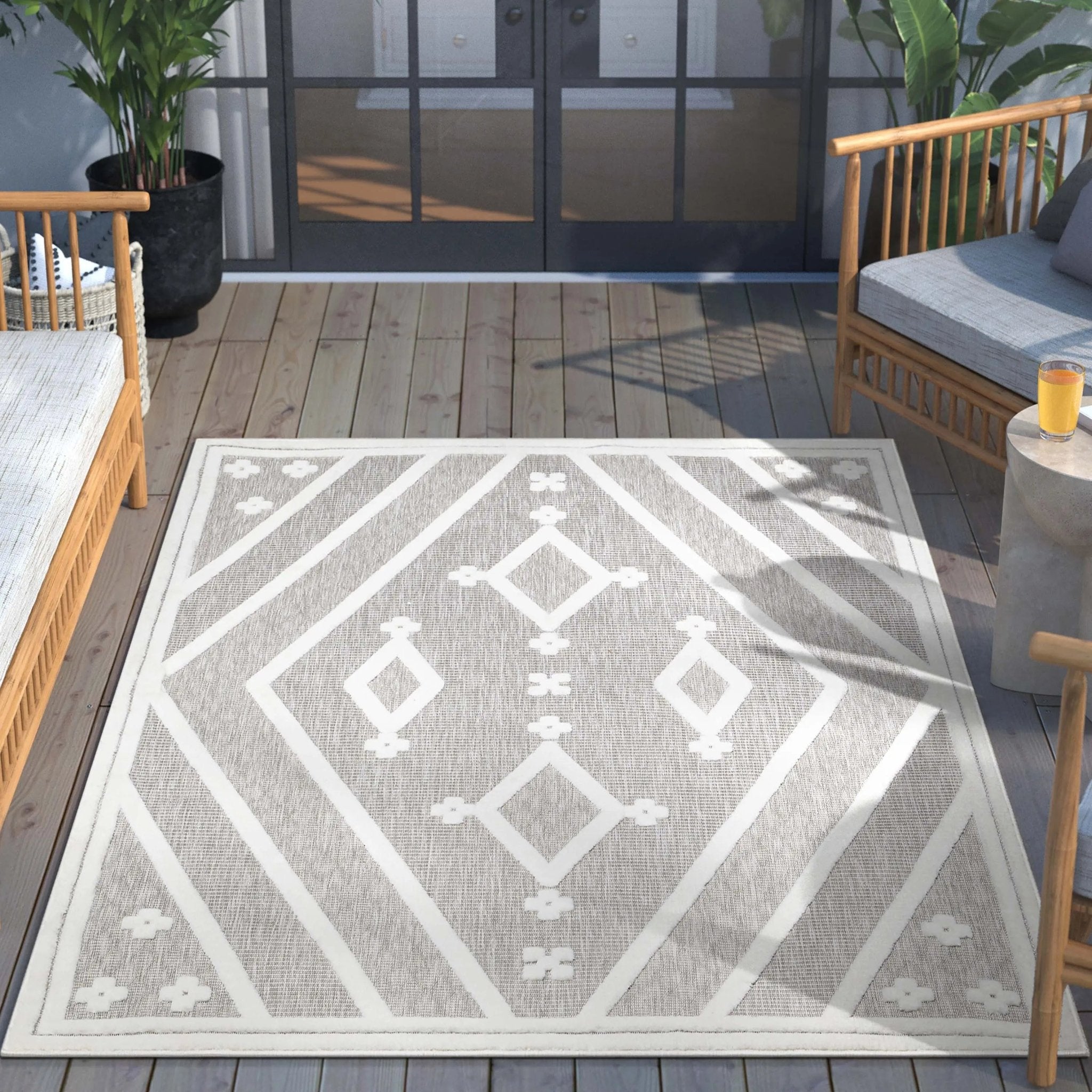 Mali Tribal Diamond Pattern Indoor/Outdoor Grey High-Low Rug Well Woven