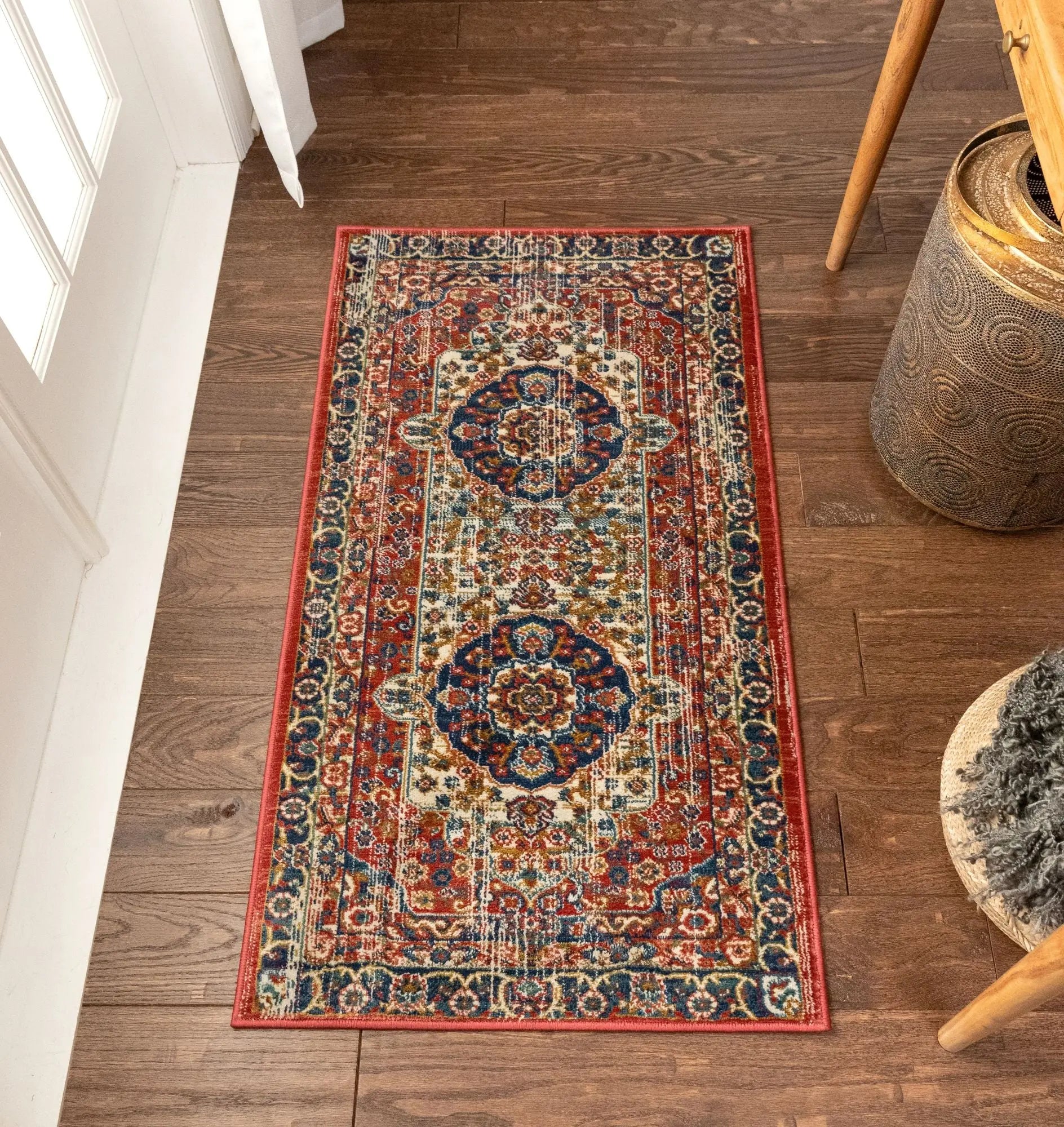 Alisha Crimson Traditional Medallion Distressed Rug Well Woven