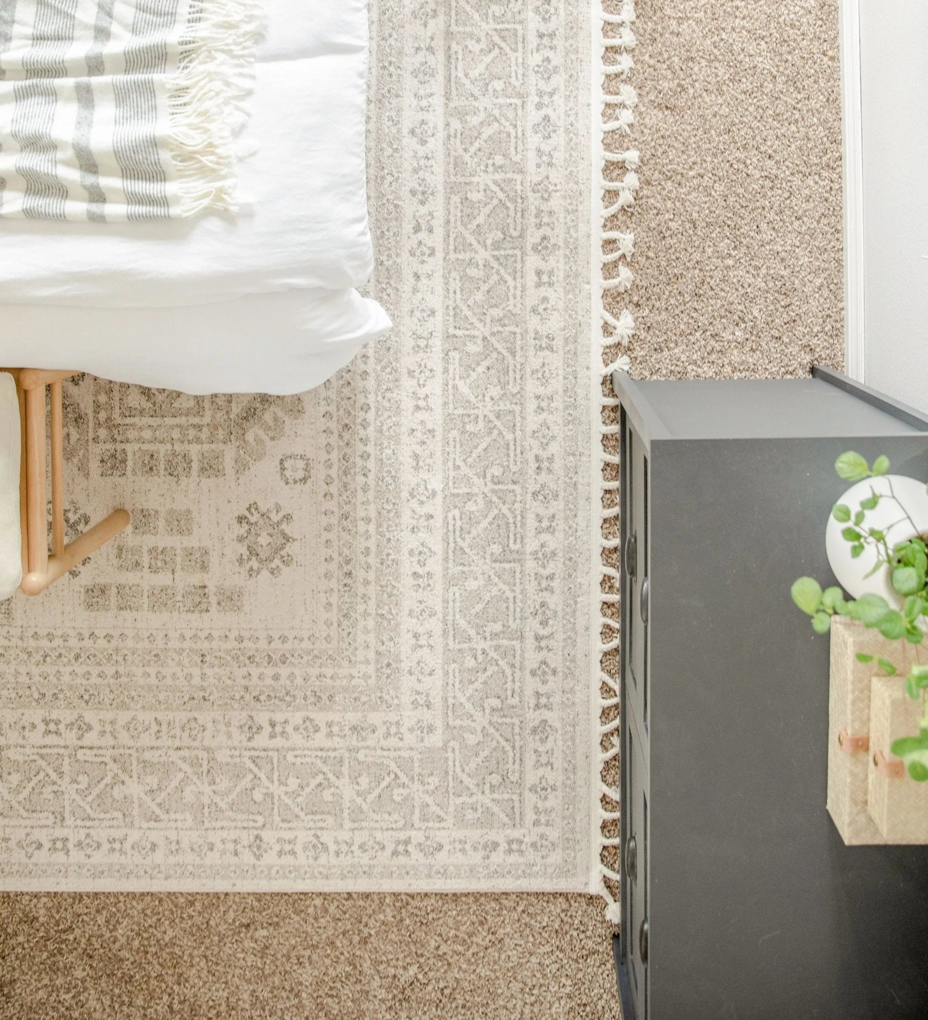 Carina Tribal Medallion Beige Kilim-Style Rug Well Woven